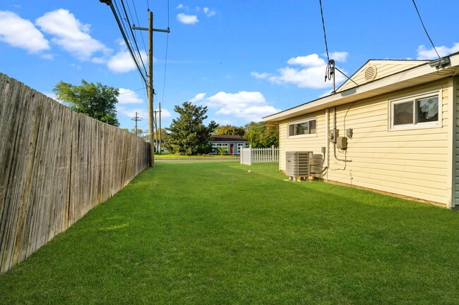 Building Photo - 38 Indian Creek Dr