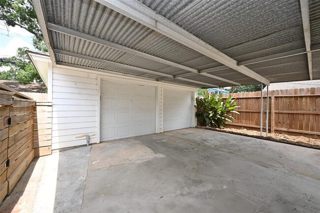 Building Photo - 3007 Maple Grove Ln