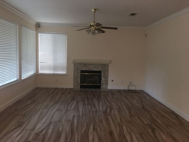 Building Photo - Highly Desirable 2 Story Home In Brookside