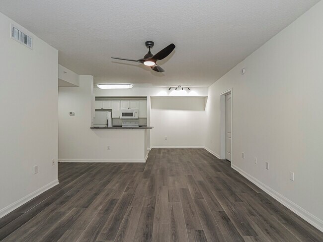 Building Photo - 5090 Fairways Cir