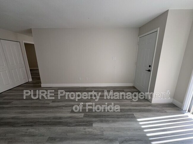 Building Photo - 5485 SE 30th Pl