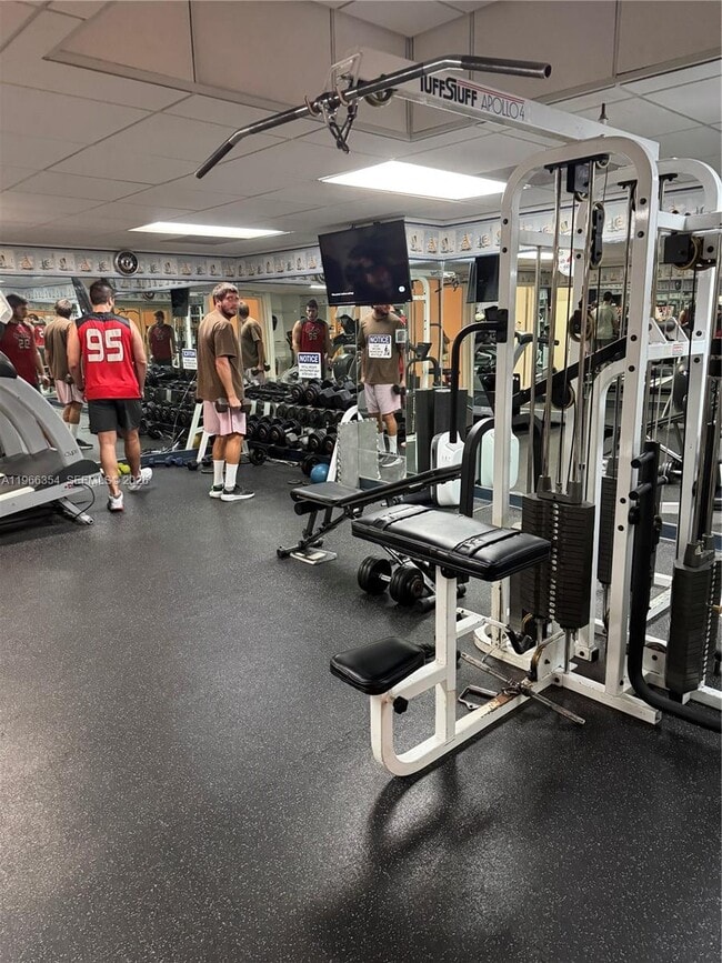 Building Photo - 2899 Collins Ave