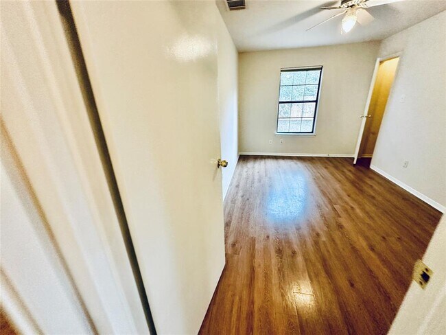 Building Photo - 5207 Thunderbird St