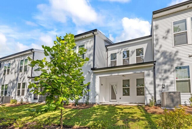 Building Photo - 408 Ireland Way