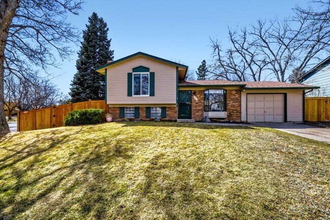 Building Photo - Enjoy the Private Pool and Outdoor Sauna at this 3/2 Home in a Quiet Neighborhood in Louisville