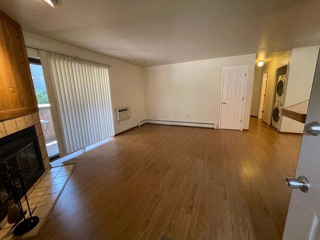 Building Photo - 2800 Kalmia Ave