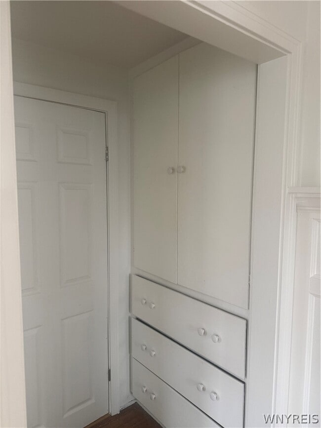 Building Photo - 60 W Hazeltine Ave