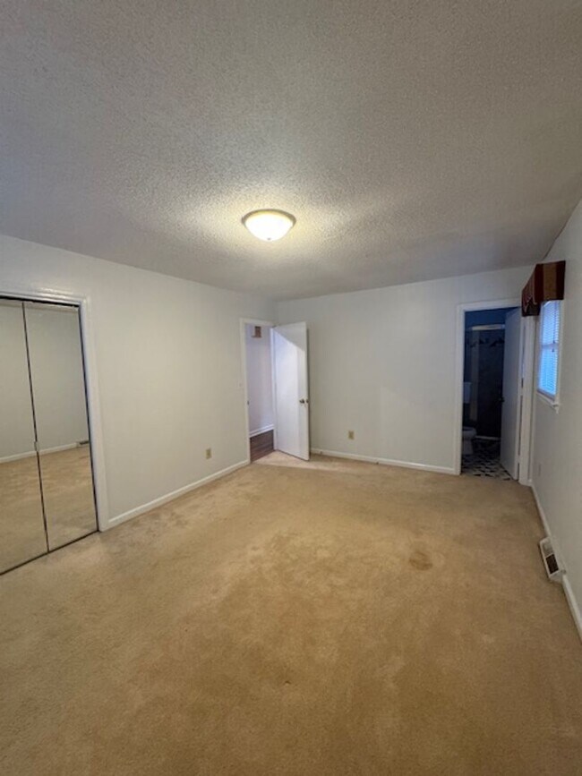 Building Photo - Long Leaf Acres