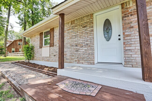 Building Photo - 704 Natchez River Cir