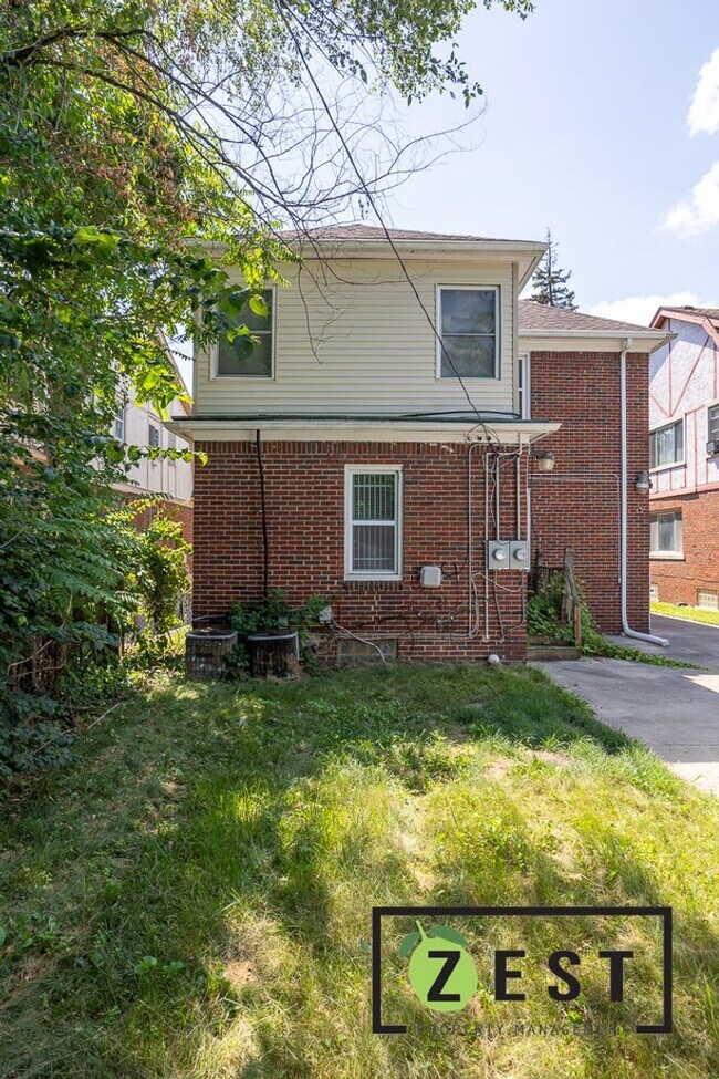 Building Photo - 17352 Roselawn St