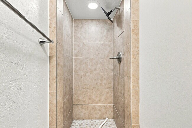 Building Photo - $2,240.95 with $300 Off the first month's rent, 4 Beds, 2 Baths, Triplex Unit in Littleton with W...