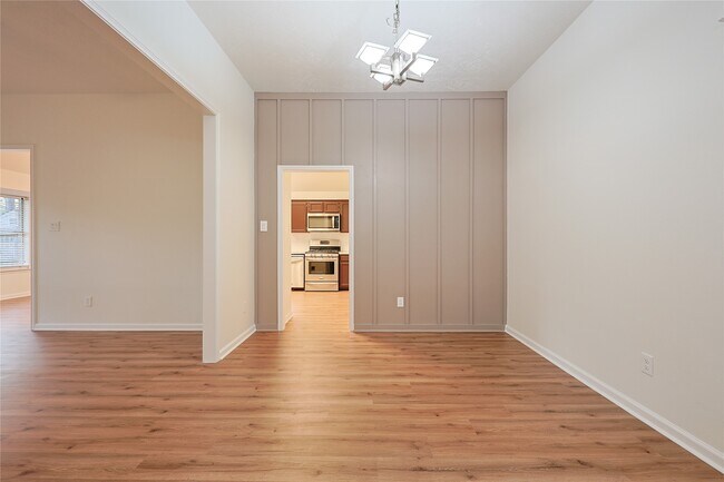 Building Photo - 2109 Eastlands St