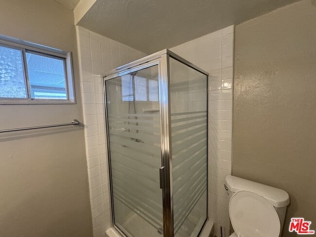 Building Photo - 631 Pepper Tree Dr