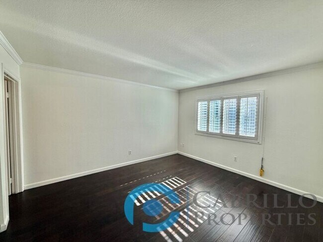 Building Photo - 2828 Famosa Blvd