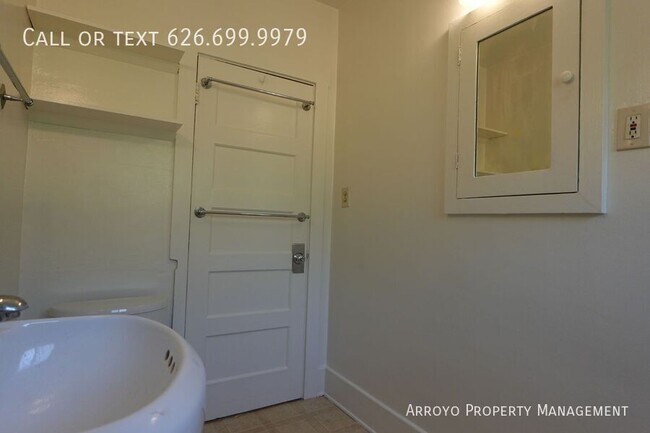 Building Photo - 1755 Paloma St