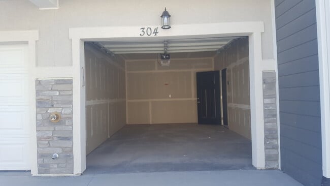 Building Photo - Beautiful Spacious Condo