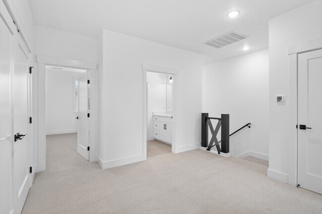 Building Photo - 109 Golf View Dr