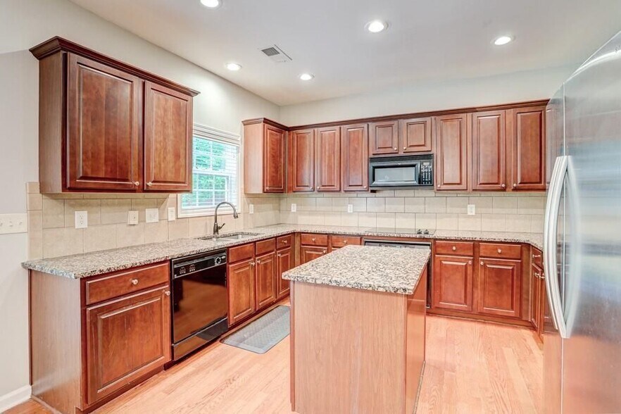 Building Photo - 2860 Maple Springs Ct