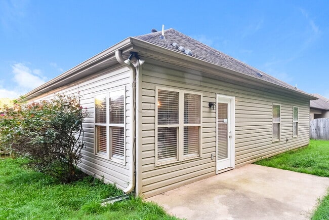 Building Photo - 169 Stonebriar Dr
