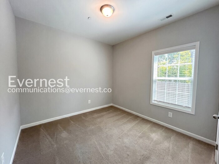 Building Photo - 1402 Pipeline Ave