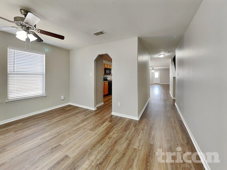 Building Photo - 8927 Summer Valley Ln