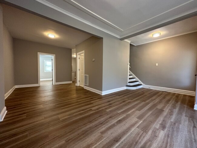 Building Photo - 10610 S La Salle St
