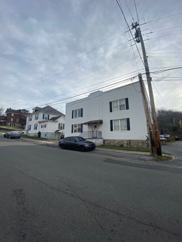 Building Photo - 209 College Ave
