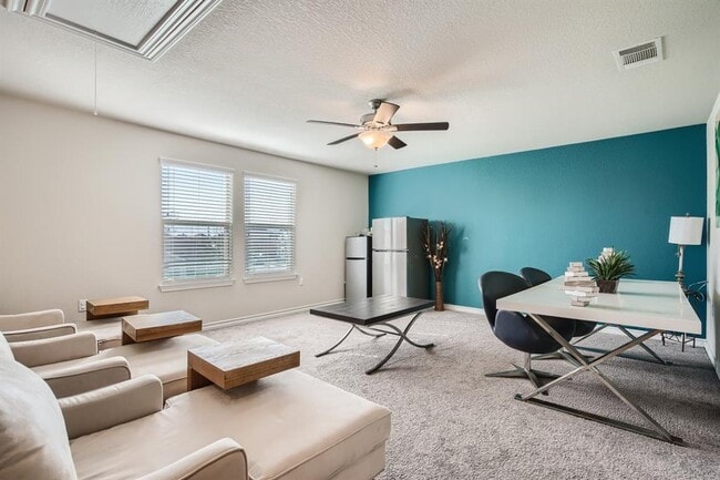 Building Photo - 11804 Saddle Rock Dr