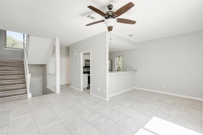 Building Photo - 801 Grassy Knoll