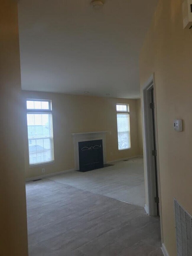 Building Photo - 2025 Germander Way