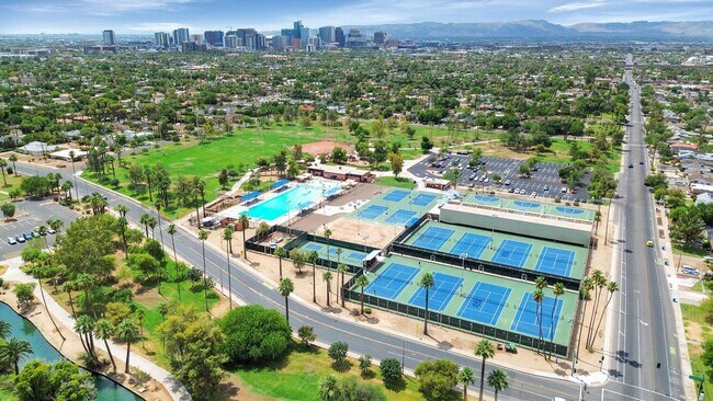 Building Photo - 1021 W Encanto Blvd