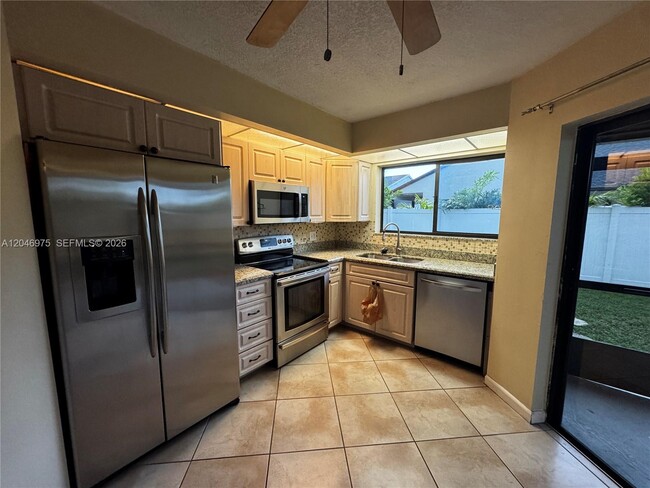 Building Photo - 951 SW 109th Ave