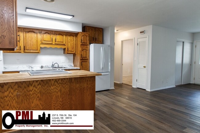 Building Photo - 8030 N Hazelwood Dr