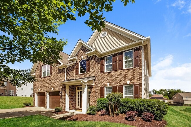 Building Photo - Beautiful 4 Bedroom Single Family Home