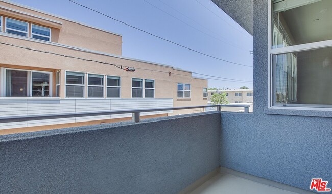 Building Photo - 1023 Doreen Pl