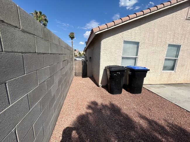 Building Photo - 5521 Ramirez St