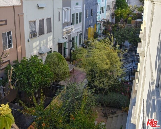 Building Photo - 246 Columbia Pl