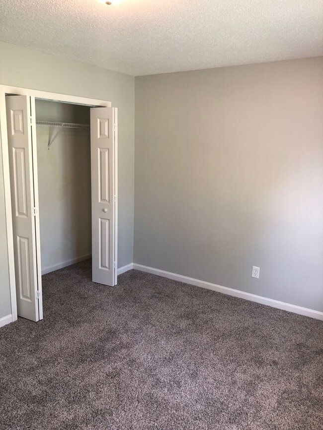Building Photo - 3 Bedroom 2 bathroom with FROG