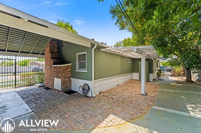 Building Photo - Stylishly Renovated Santa Ana Gem – 4-Bedroom Single-Story with Modern Upgrades & RV Parking