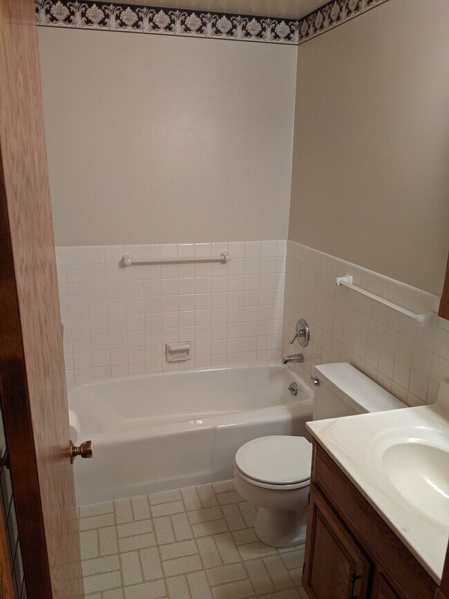 Building Photo - 850/852 Truax Boulevard