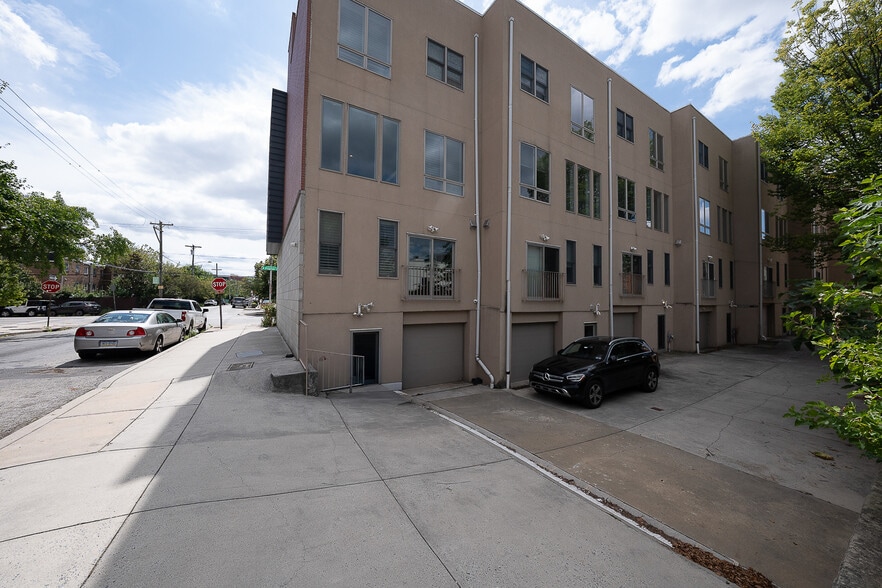 Building Photo - 601 Poplar St