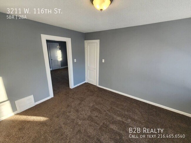 Building Photo - 3211 W 116th St