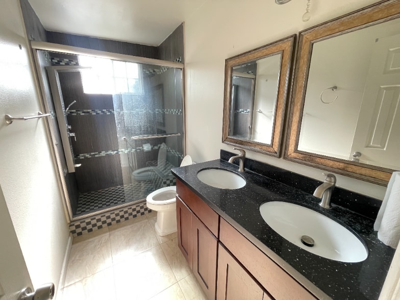 Building Photo - 1311 S Ross St