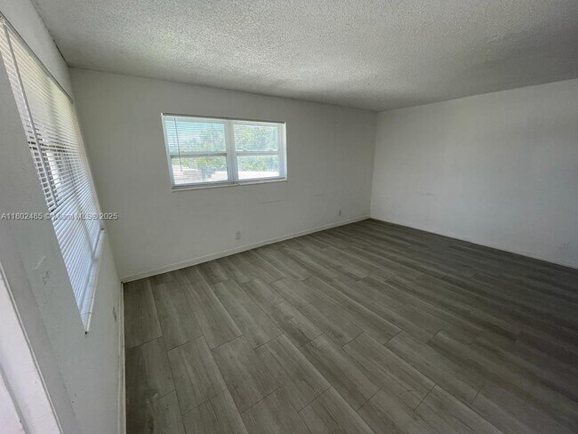 Building Photo - 2530 Pierce St