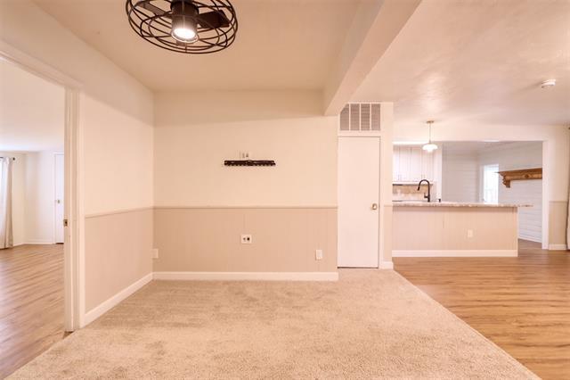 Building Photo - 315 E Avenue F