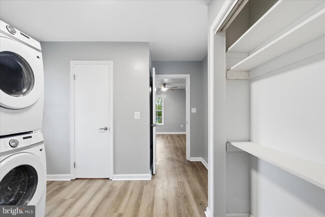 Building Photo - 130 Cox Rd