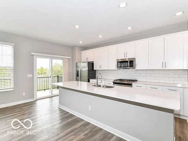 Building Photo - 6886 Sunstone Pl