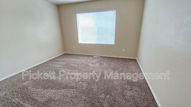 Building Photo - 2369 SW Siskin Cir