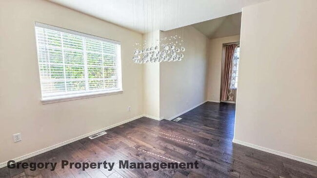 Building Photo - Light and Bright Home in the Desirable Upland View Neighborhood