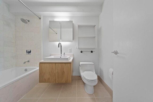 Building Photo - 77 Hudson St